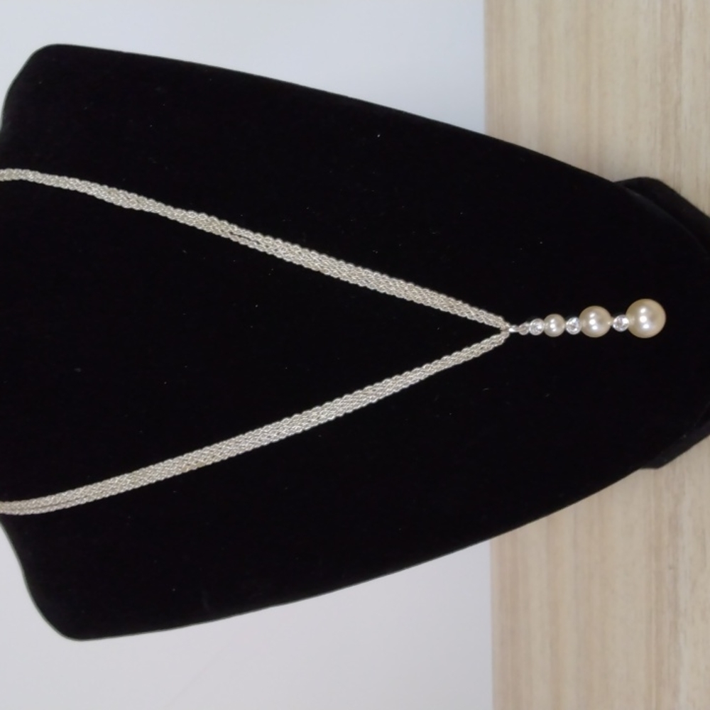 Silvertone triple chain with lovely 3 faux pearls and 3 rhinestones ppendant